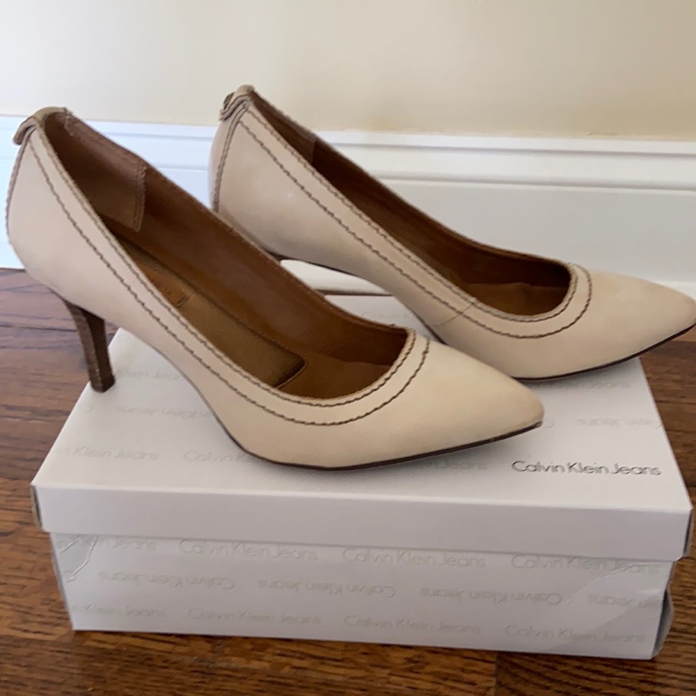 Size 9.5 Calvin Klein Stacked leather heel